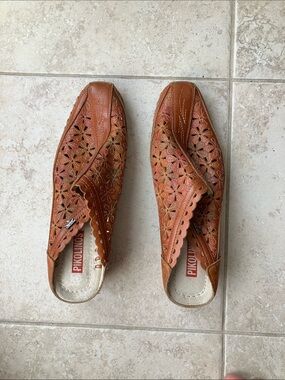 PIKOLINOS Tan/Brown Leather Laser-Cut Slip-On Mules